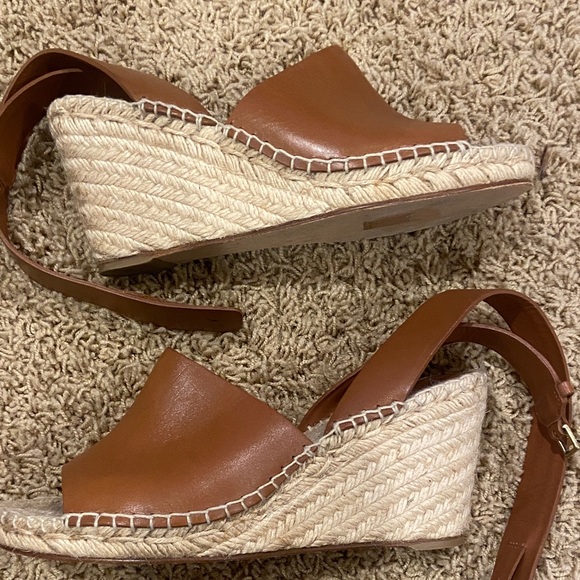 Celine - Picture 3 of 12